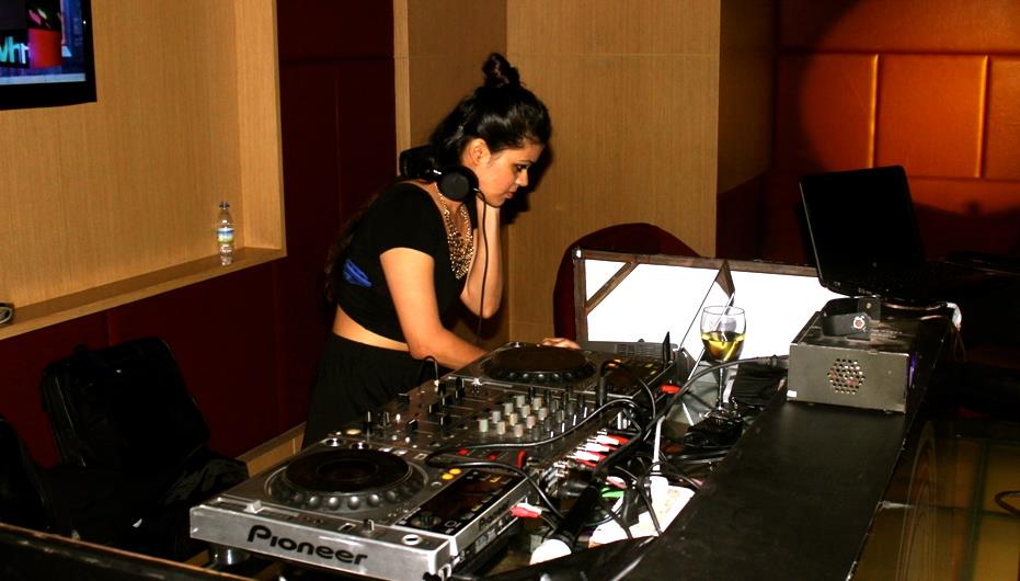 female disco jockey ahmedabad