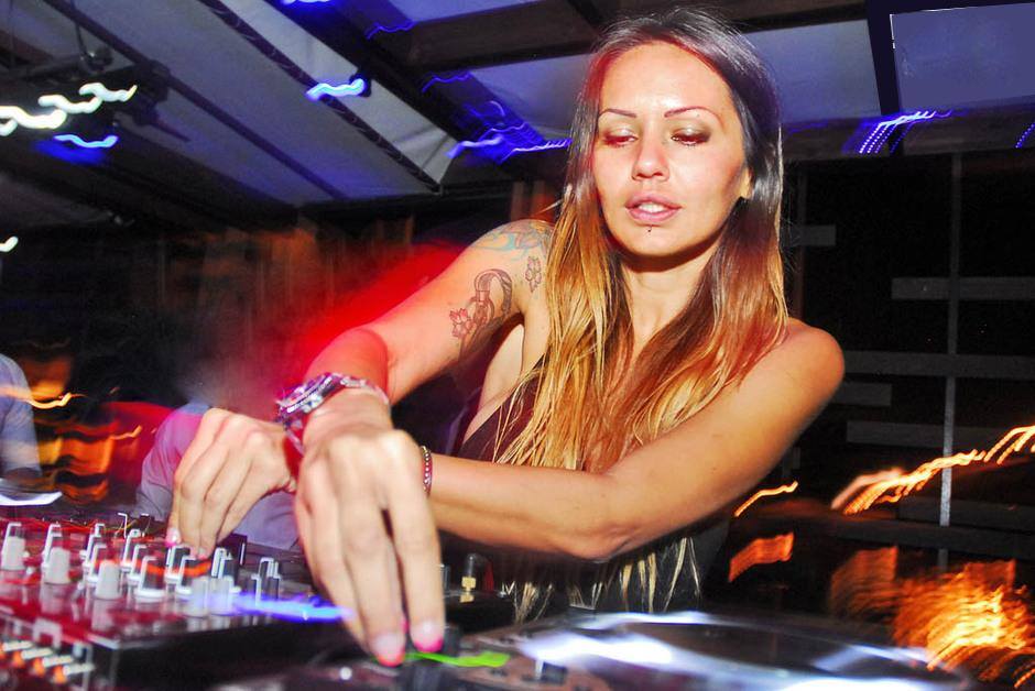 best female dj ahmedabad