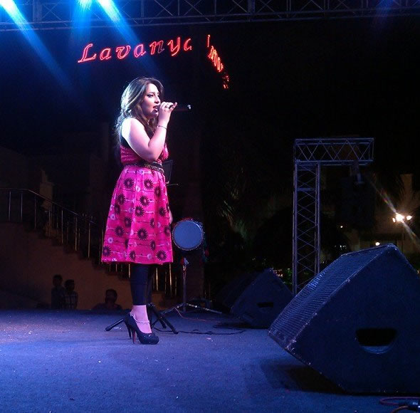professional female singer ahmedabad