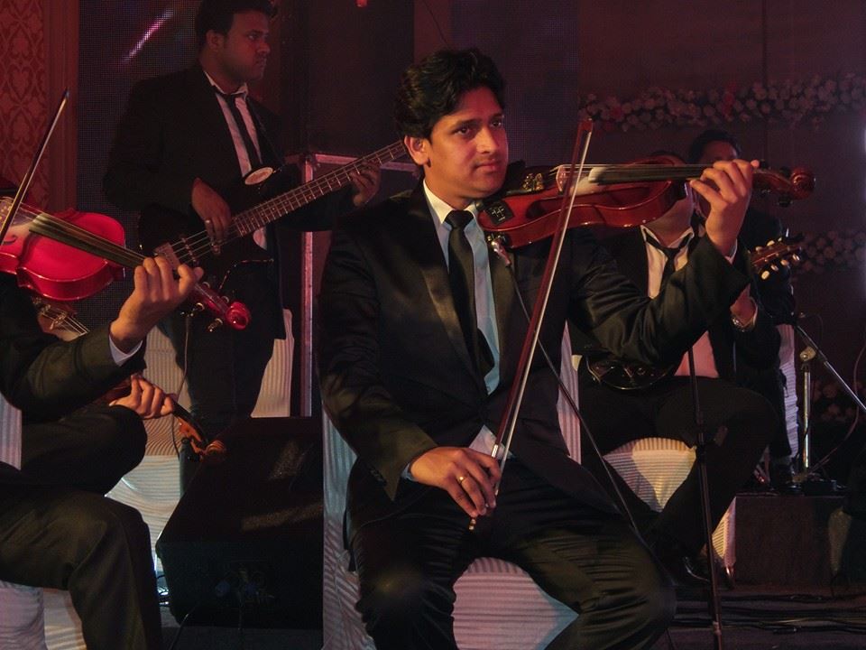 male violin player ahmedabad